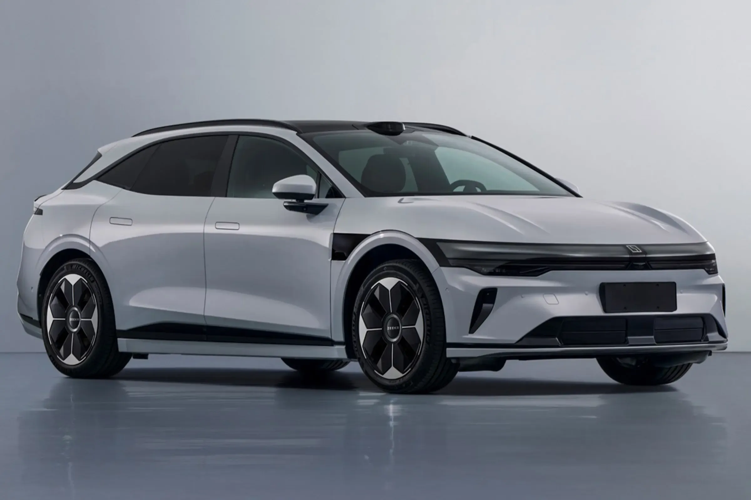 Long Range Rear-Wheel Drive Max Edition